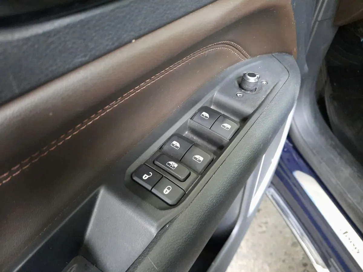 Jeep Commander 1.3t Overland T270 4x2 6at 5p año 2023