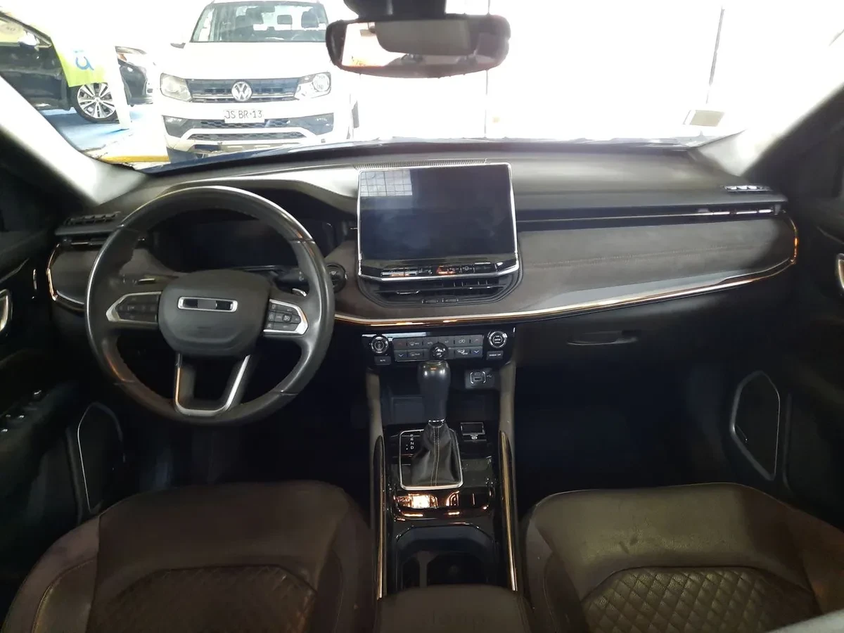 Jeep Commander 1.3t Overland T270 4x2 6at 5p año 2023