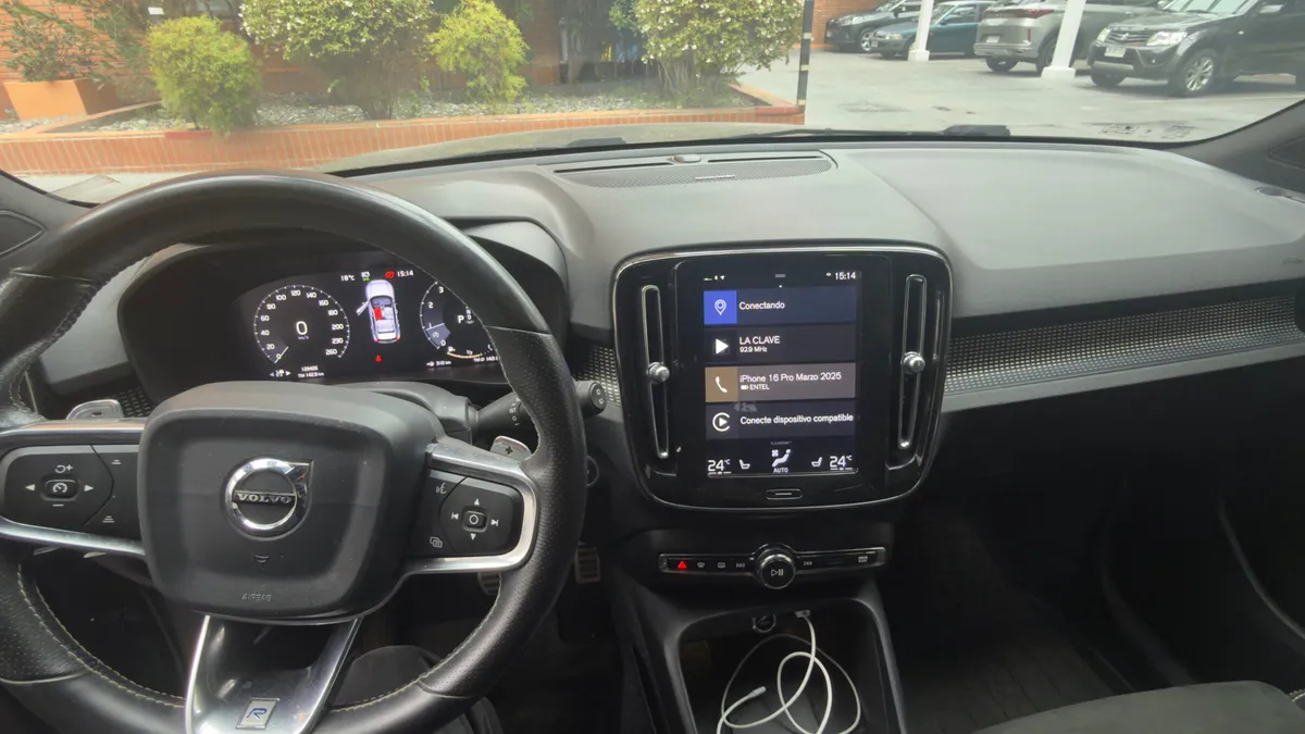 VOLVO XC40 2.0 T5 Cross Country R-Design Plus At 4x4 año 2019