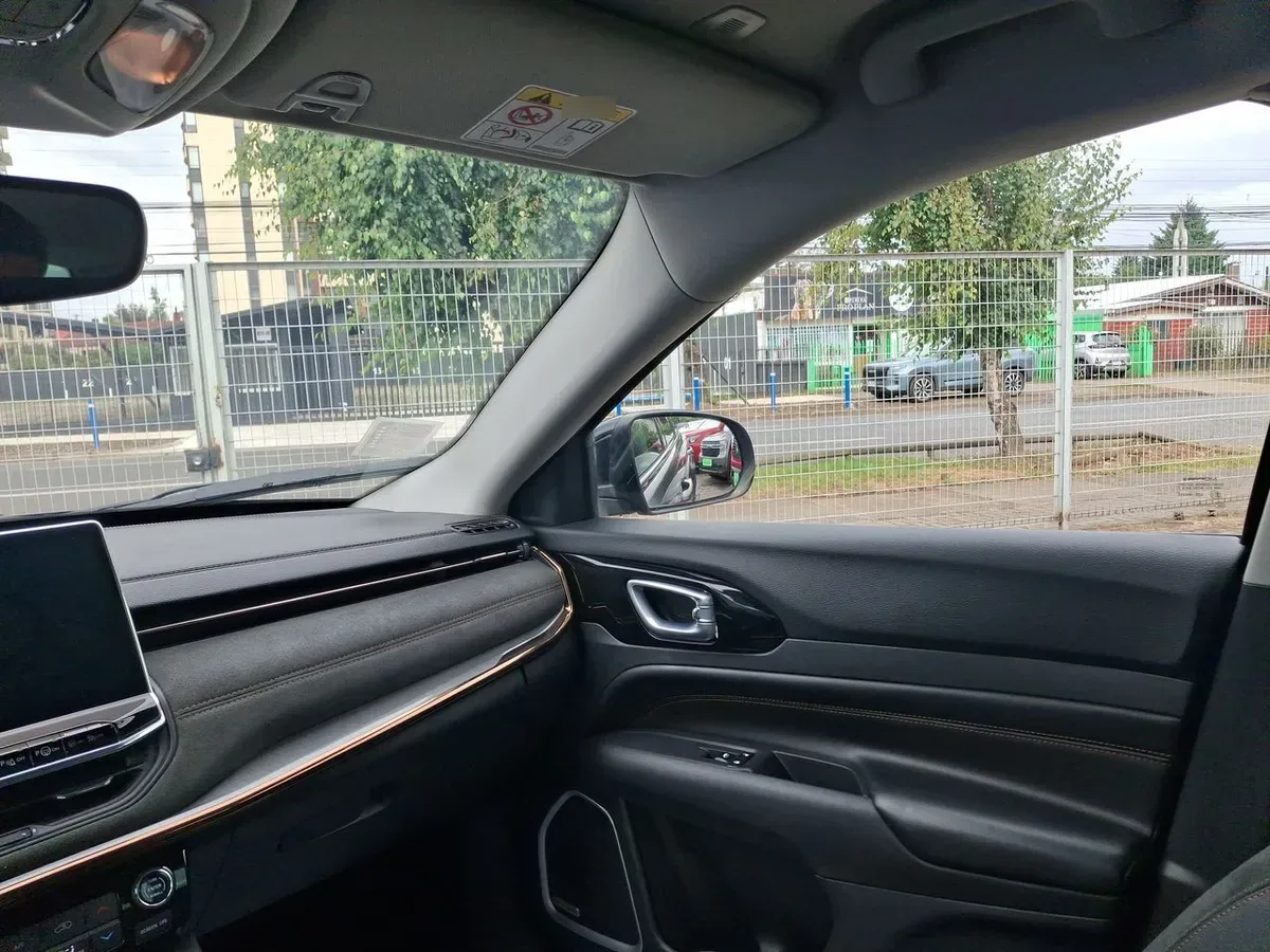 Jeep Commander 2.0t Limited Td380 Dies 4x4 9at 5p año 2025
