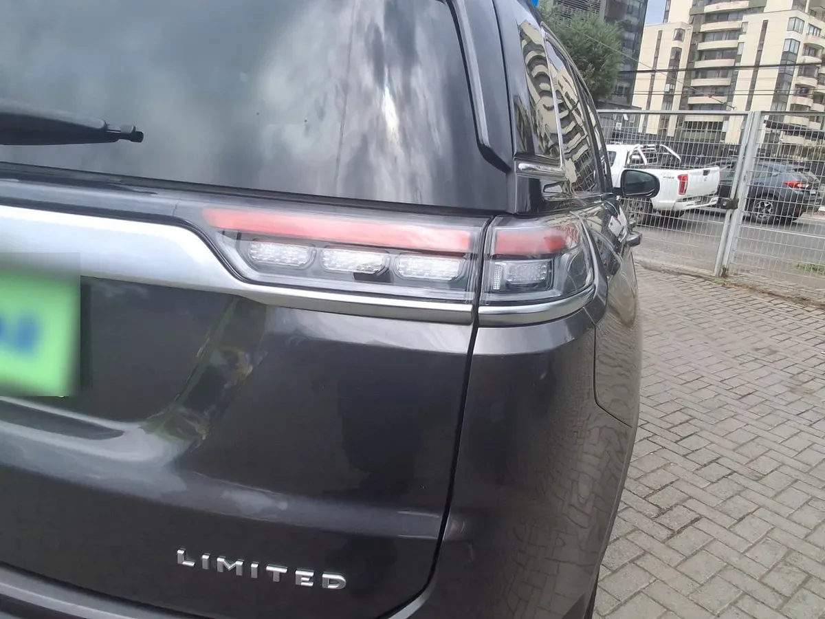 Jeep Commander 2.0t Limited Td380 Dies 4x4 9at 5p año 2025
