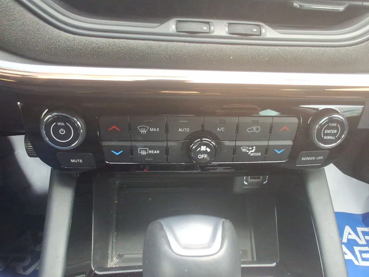 Jeep Commander 2.0t Limited Td380 Dies 4x4 9at 5p año 2025