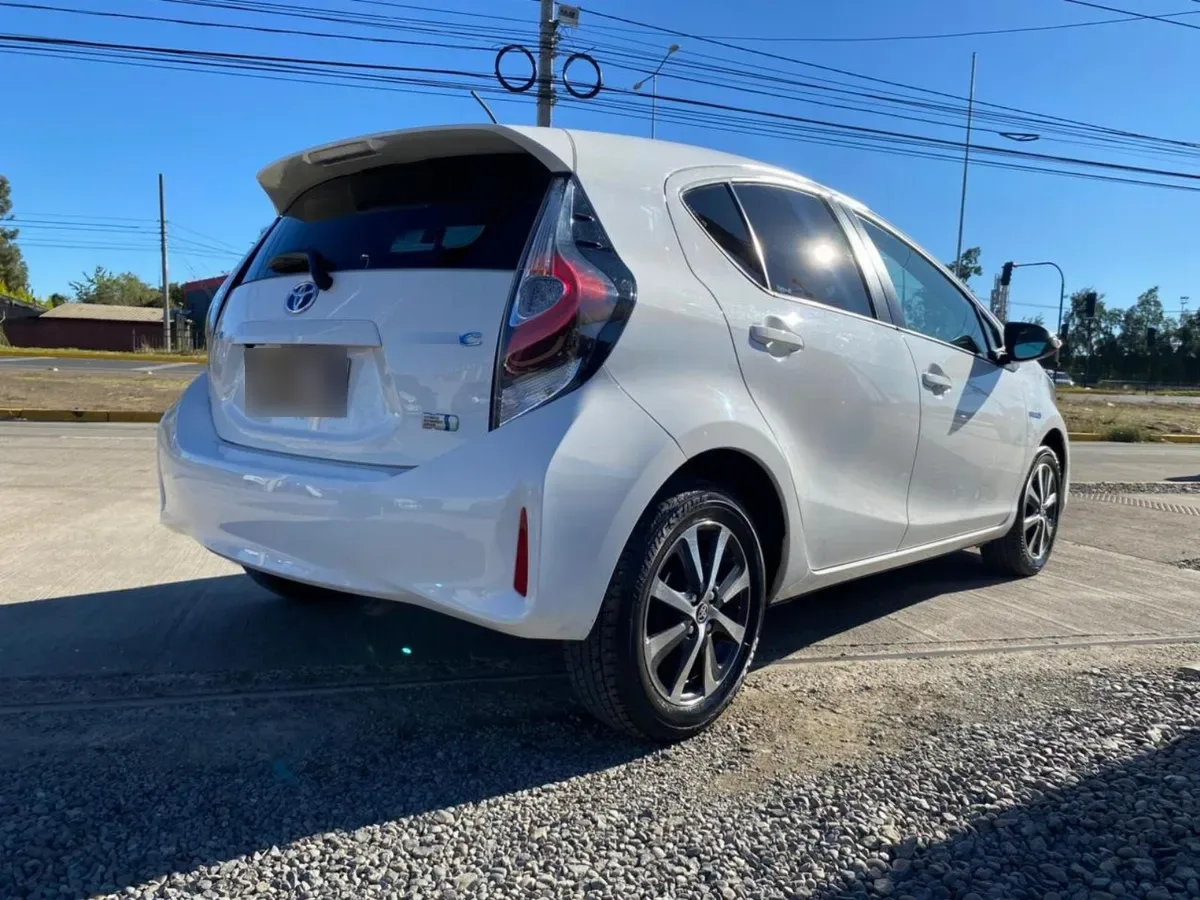 Toyota Prius C Hb 1.5 año 2021