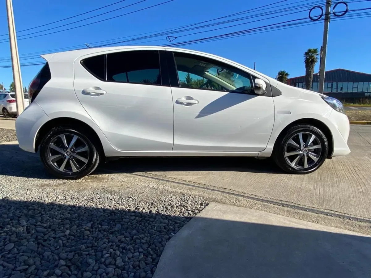 Toyota Prius C Hb 1.5 año 2021