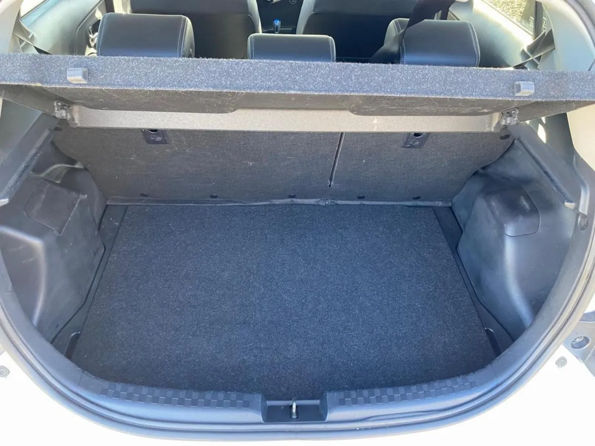 Toyota Prius C Hb 1.5 año 2021
