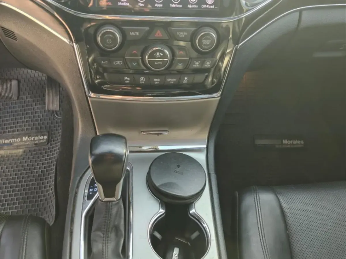 Jeep Grand Cherokee Limited 3.6 Aut 4x4 año 2021