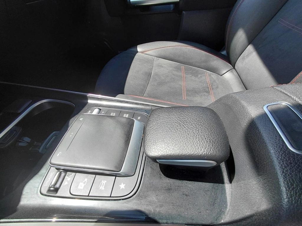 Mercedes-benz B 200 4x2 año 2022