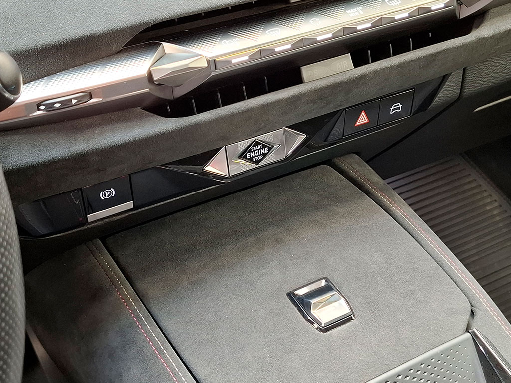 DS Automobiles 4 1.6 Performance Line año 2023