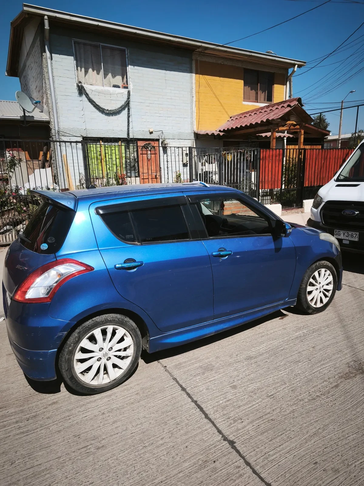 SUZUKI SWIFT 1.3 Gl Mt año 2011
