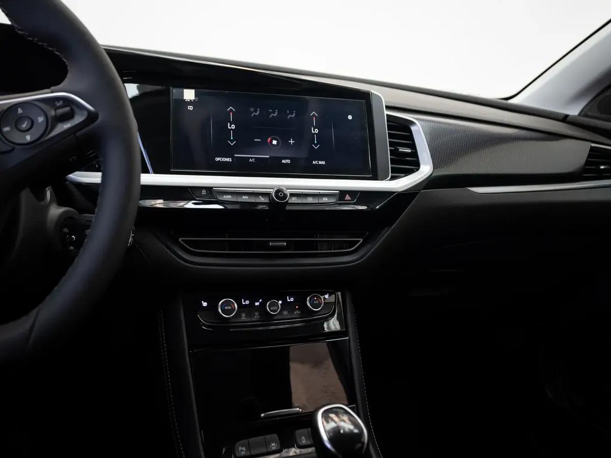 Opel New Grandland Grandland Gs Gasolina 130hp Mt año 2025
