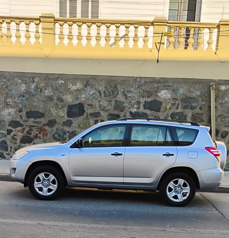 Toyota Rav4 2.4 Advantage Mt 4x2 año 2012