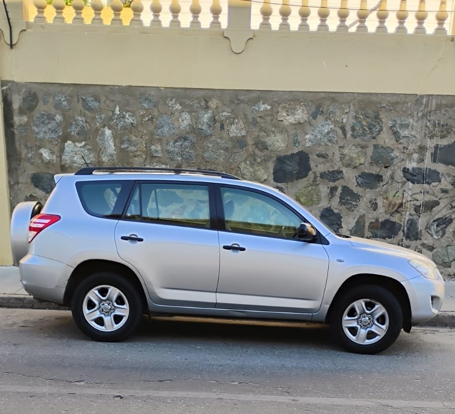 Toyota Rav4 2.4 Advantage Mt 4x2 año 2012