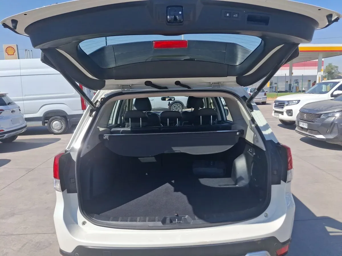 Subaru Forester 2.0i Limited Eyesight Awd At 5p año 2021
