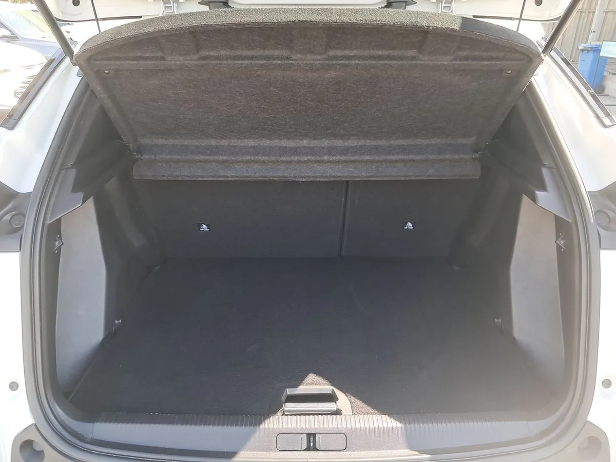 Peugeot 2008 1.2 Allure Pack Puretech 130hp 4x2 Mt 5p año 2024