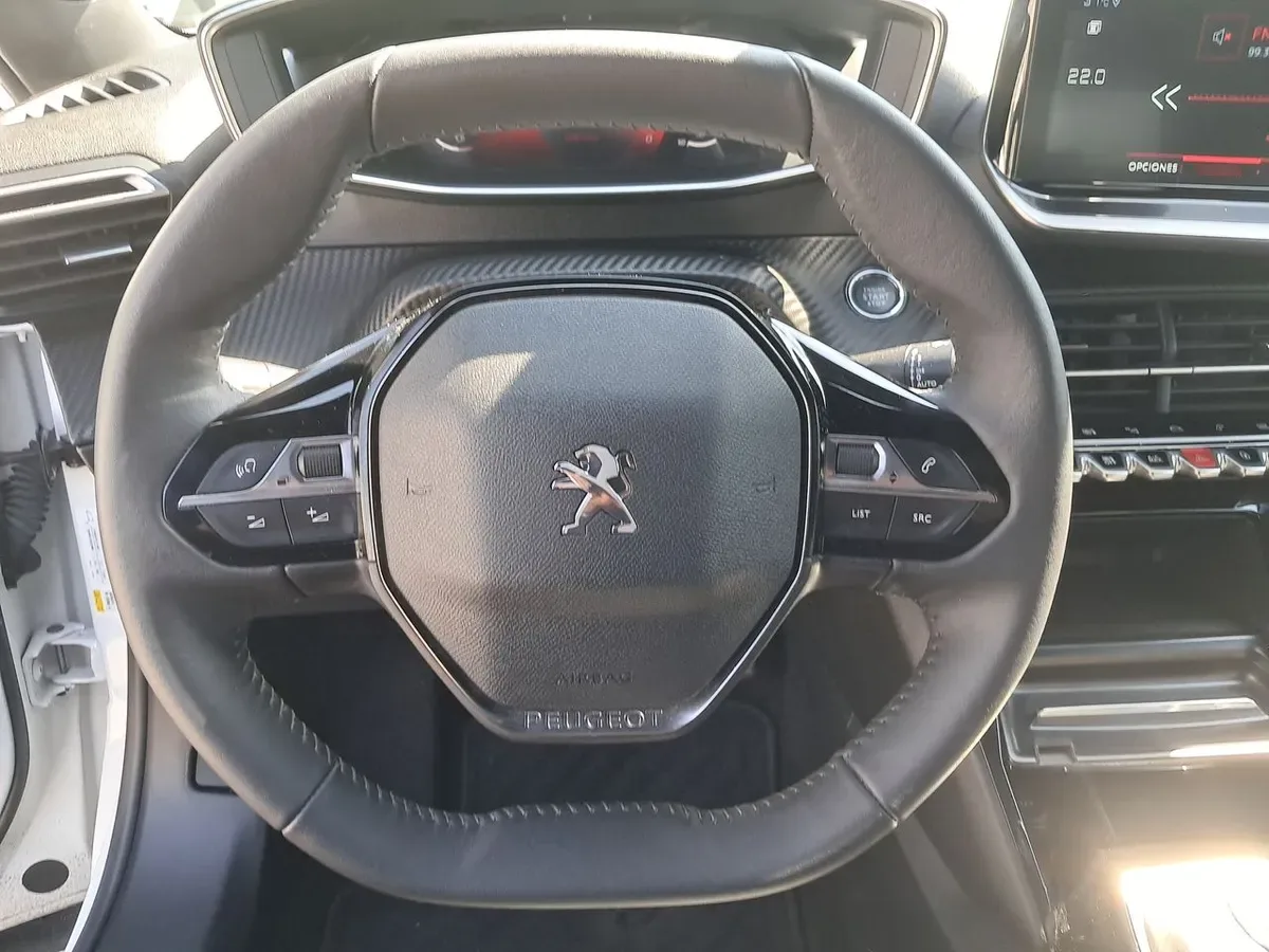 Peugeot 2008 1.2 Allure Pack Puretech 130hp 4x2 Mt 5p año 2024