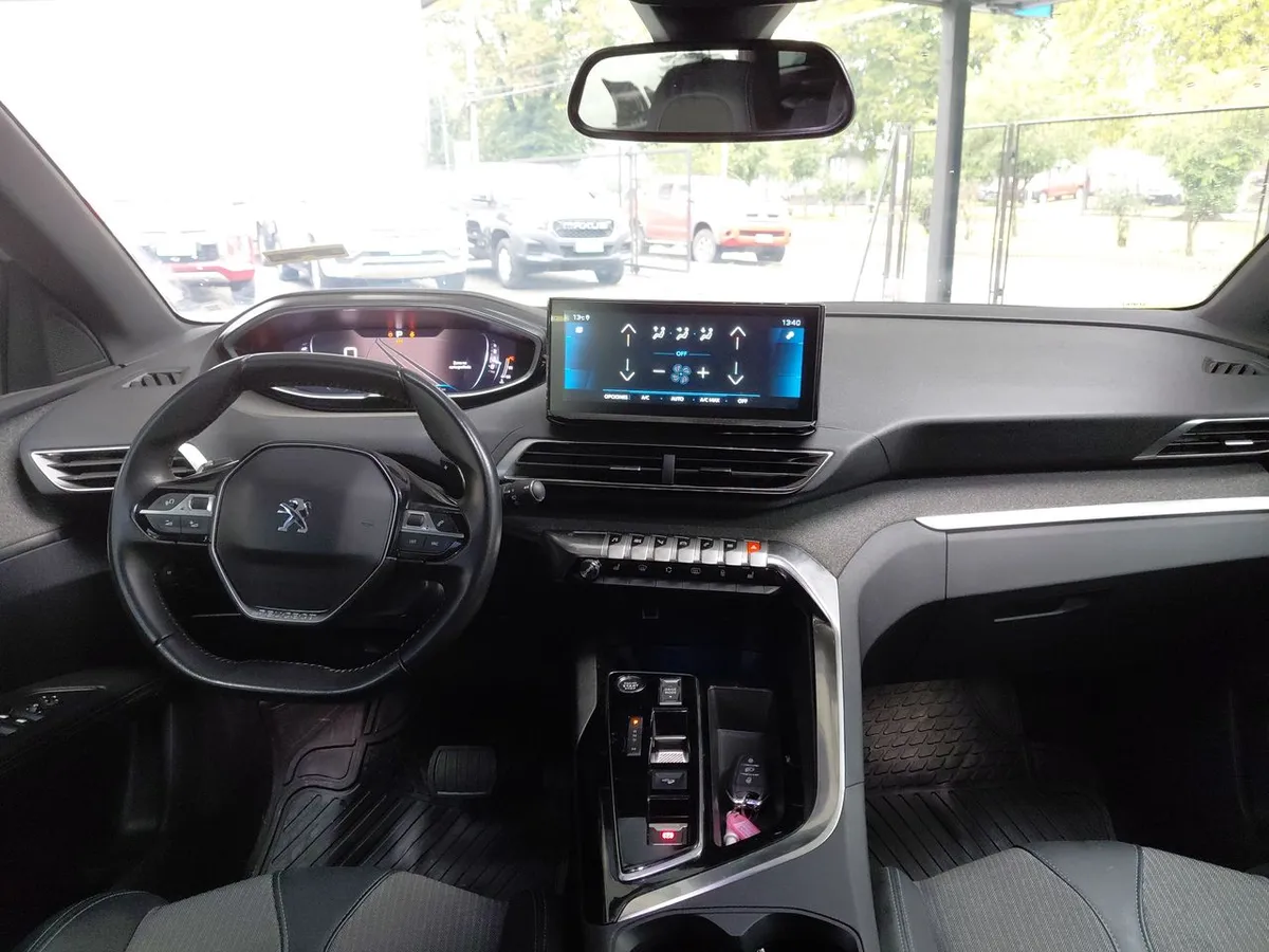 Peugeot 3008 1.5 Allure Pack Bluehdi 130 4x2 Eat8 5p año 2024