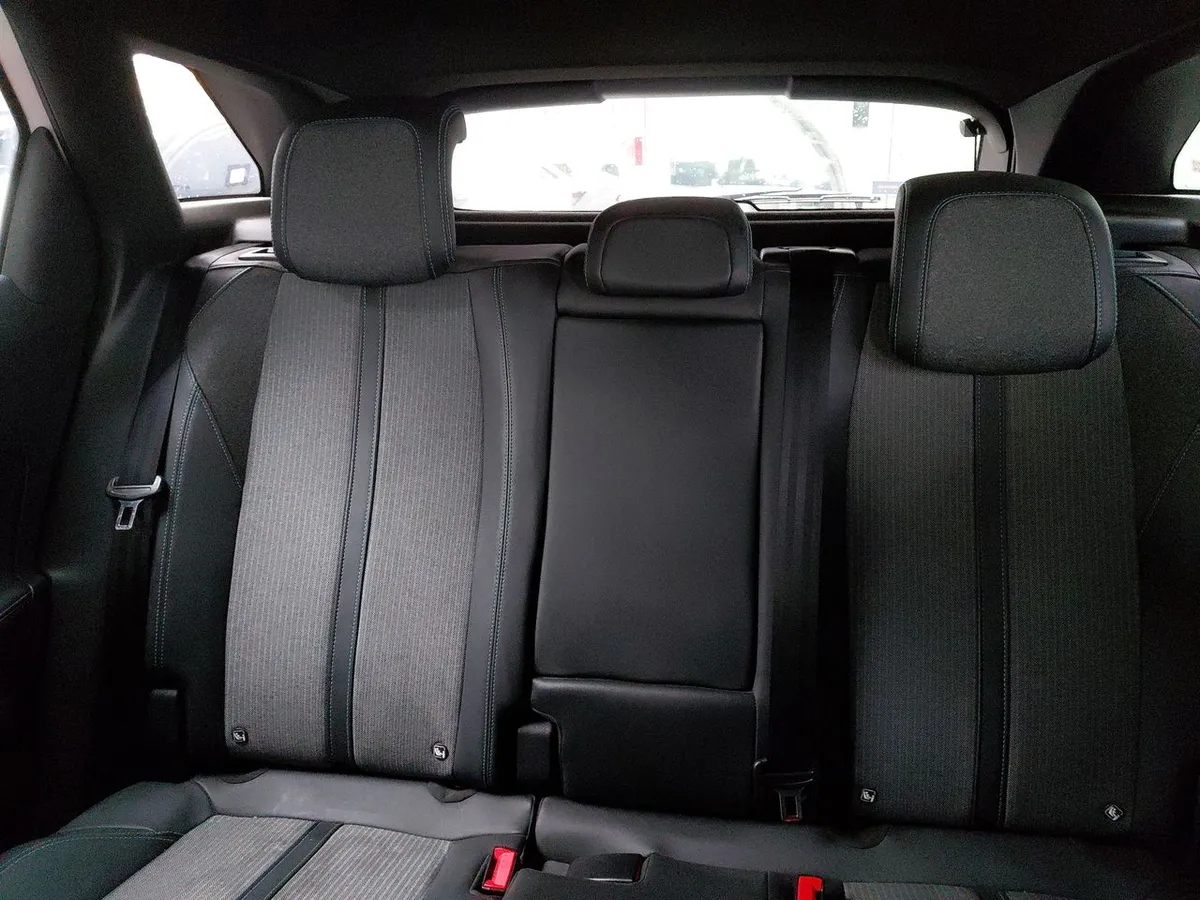 Peugeot 3008 1.5 Allure Pack Bluehdi 130 4x2 Eat8 5p año 2024