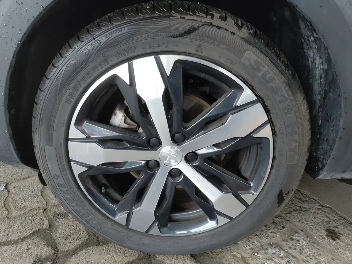 Peugeot 3008 1.5 Allure Pack Bluehdi 130 4x2 Eat8 5p año 2024
