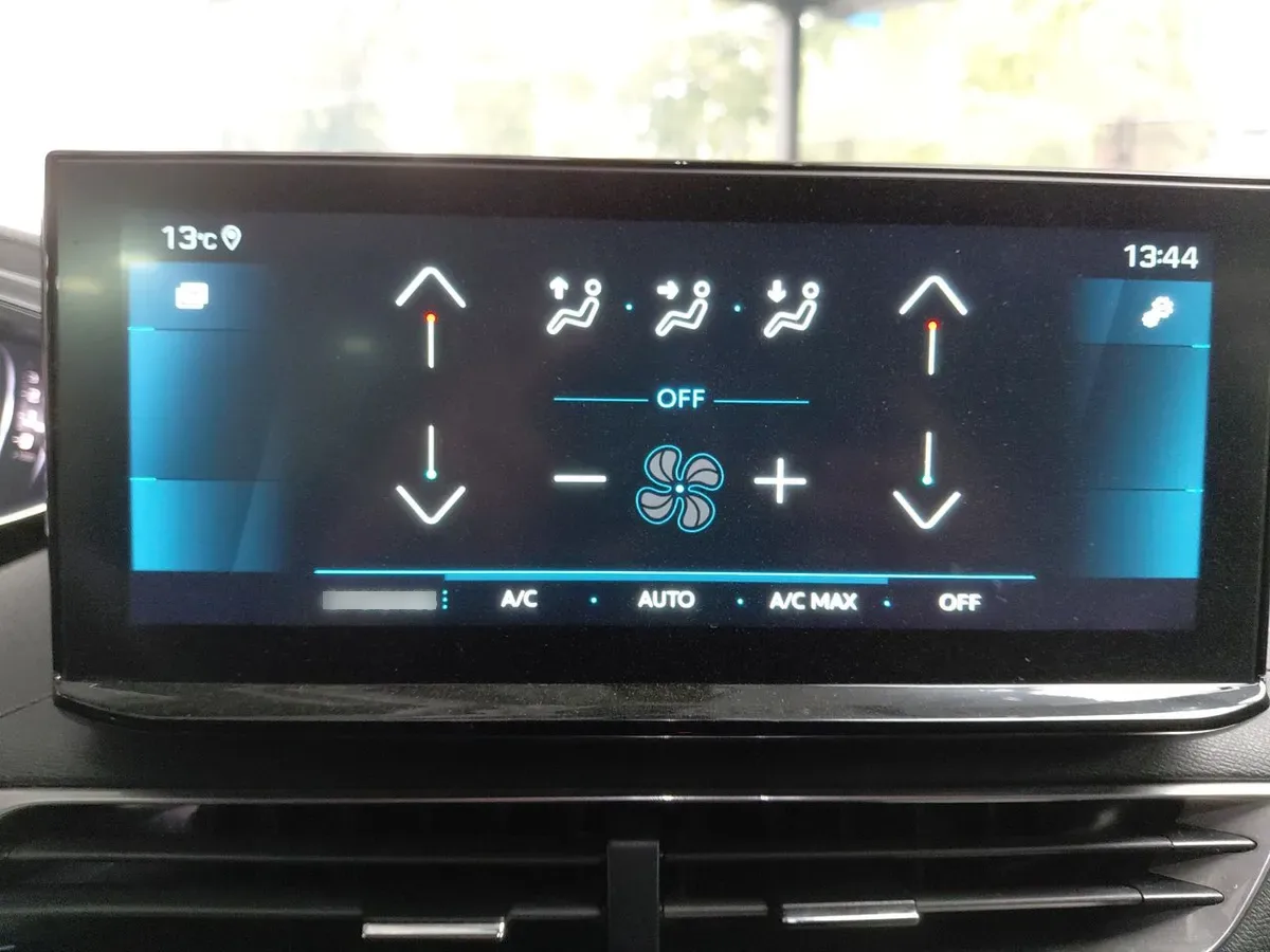 Peugeot 3008 1.5 Allure Pack Bluehdi 130 4x2 Eat8 5p año 2024