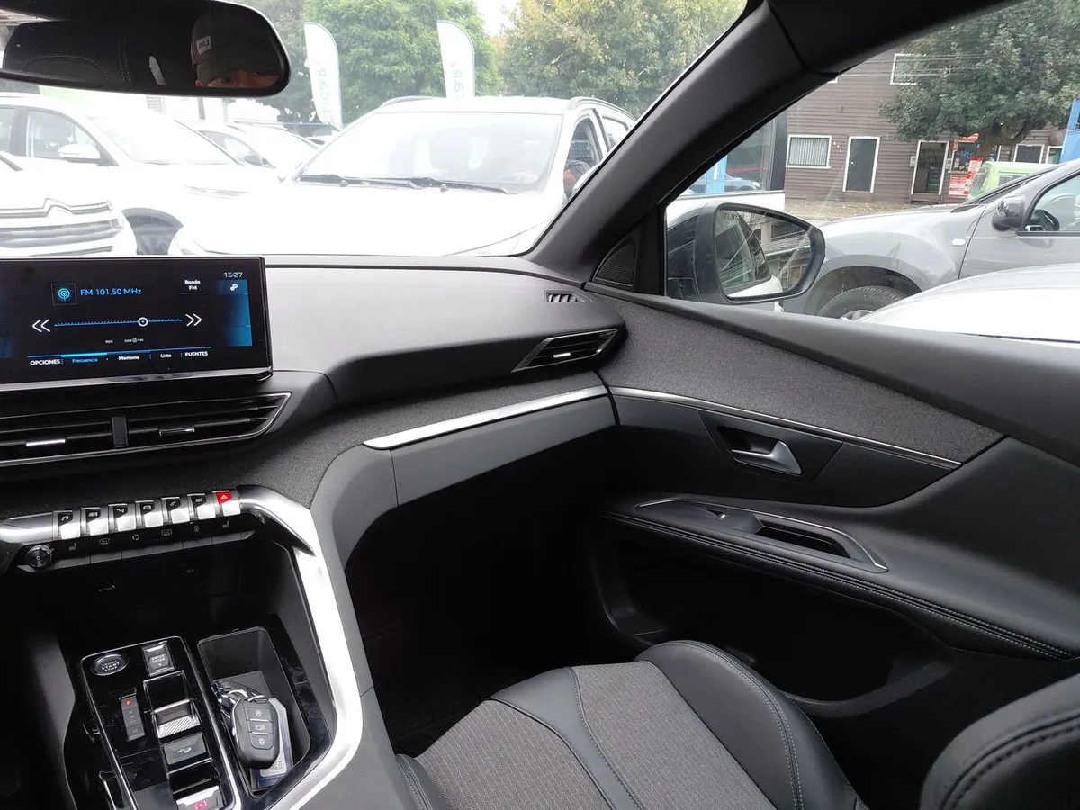 Peugeot 3008 1.5 Allure Pack Bluehdi 130 4x2 Eat8 5p año 2024