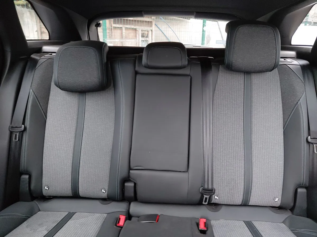 Peugeot 3008 1.5 Allure Pack Bluehdi 130 4x2 Eat8 5p año 2024