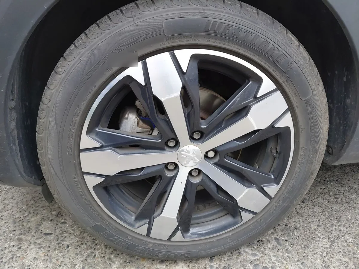 Peugeot 3008 1.5 Allure Pack Bluehdi 130 4x2 Eat8 5p año 2024
