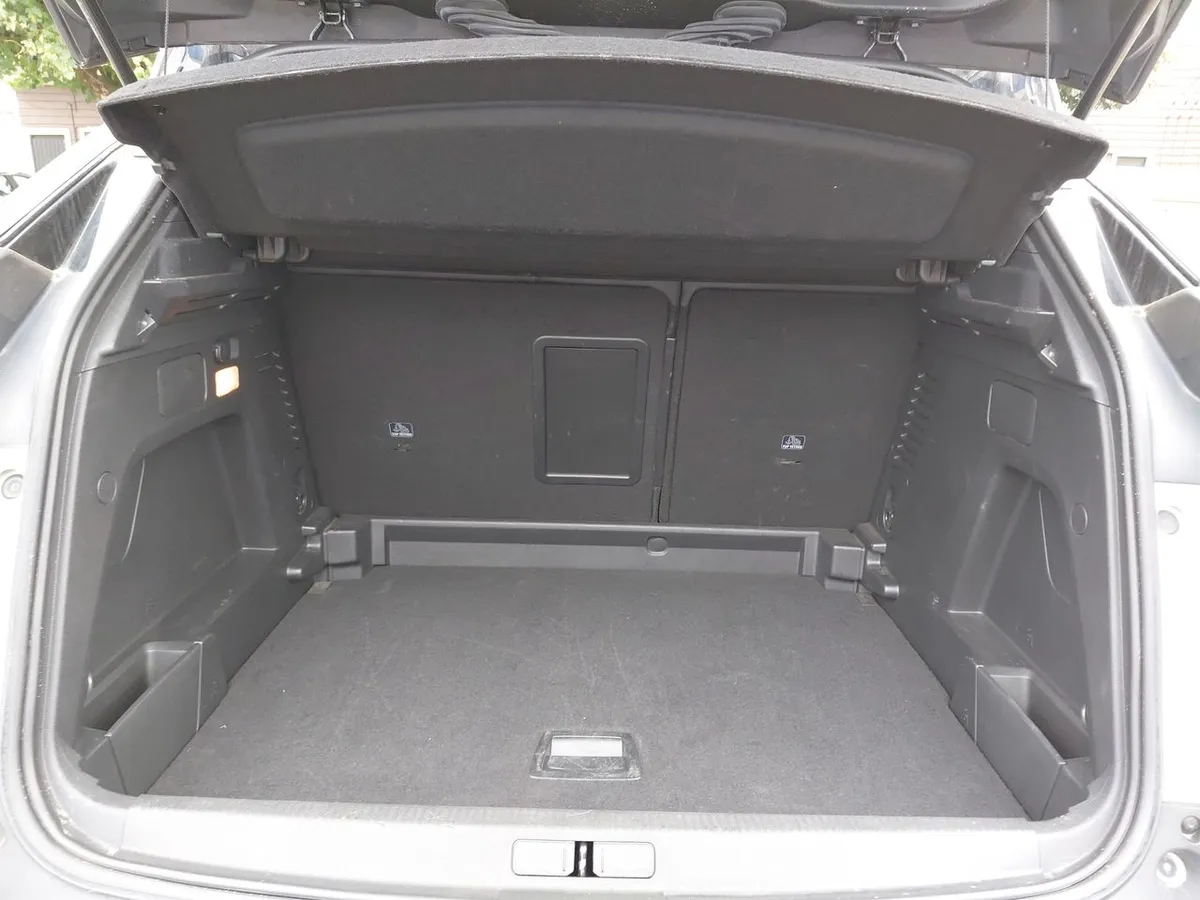 Peugeot 3008 1.5 Allure Pack Bluehdi 130 4x2 Eat8 5p año 2024