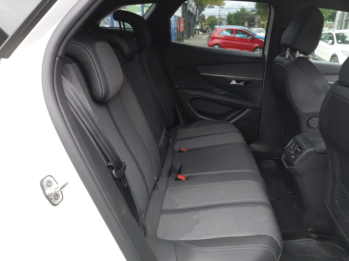 Peugeot 3008 1.5 Allure Pack Bluehdi 130 4x2 Eat8 5p año 2024