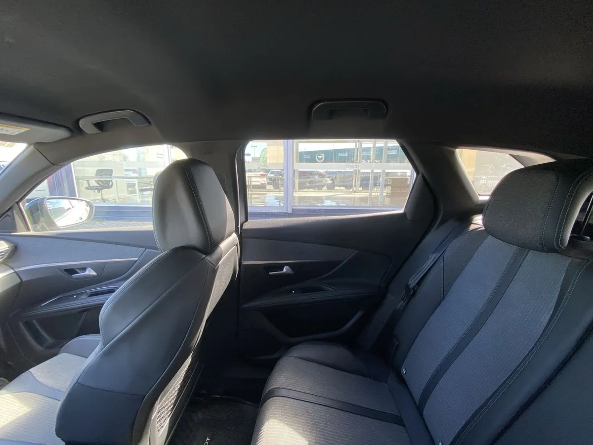 Peugeot 3008 1.5 Allure Pack Bluehdi 130 4x2 Eat8 5p año 2024