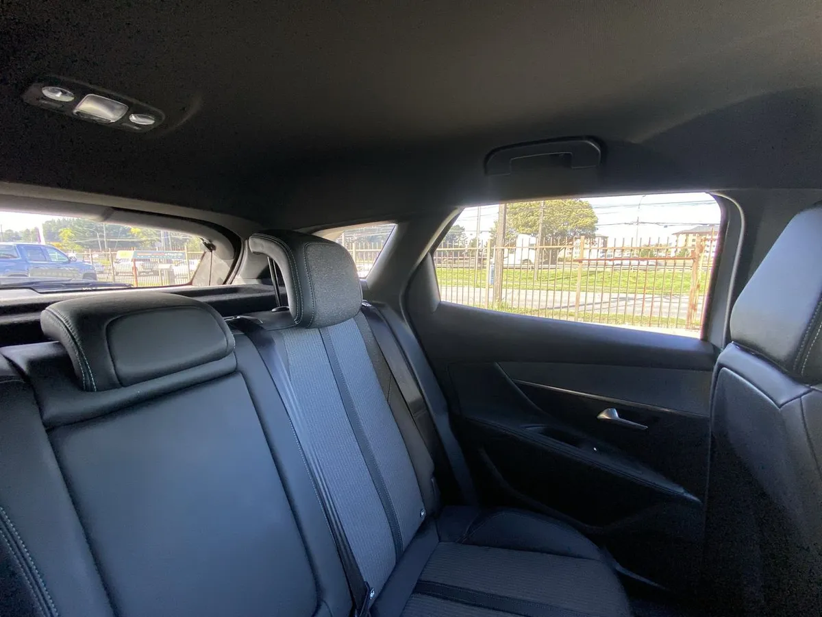 Peugeot 3008 1.5 Allure Pack Bluehdi 130 4x2 Eat8 5p año 2024