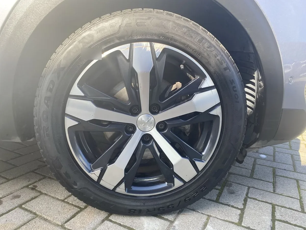 Peugeot 3008 1.5 Allure Pack Bluehdi 130 4x2 Eat8 5p año 2024