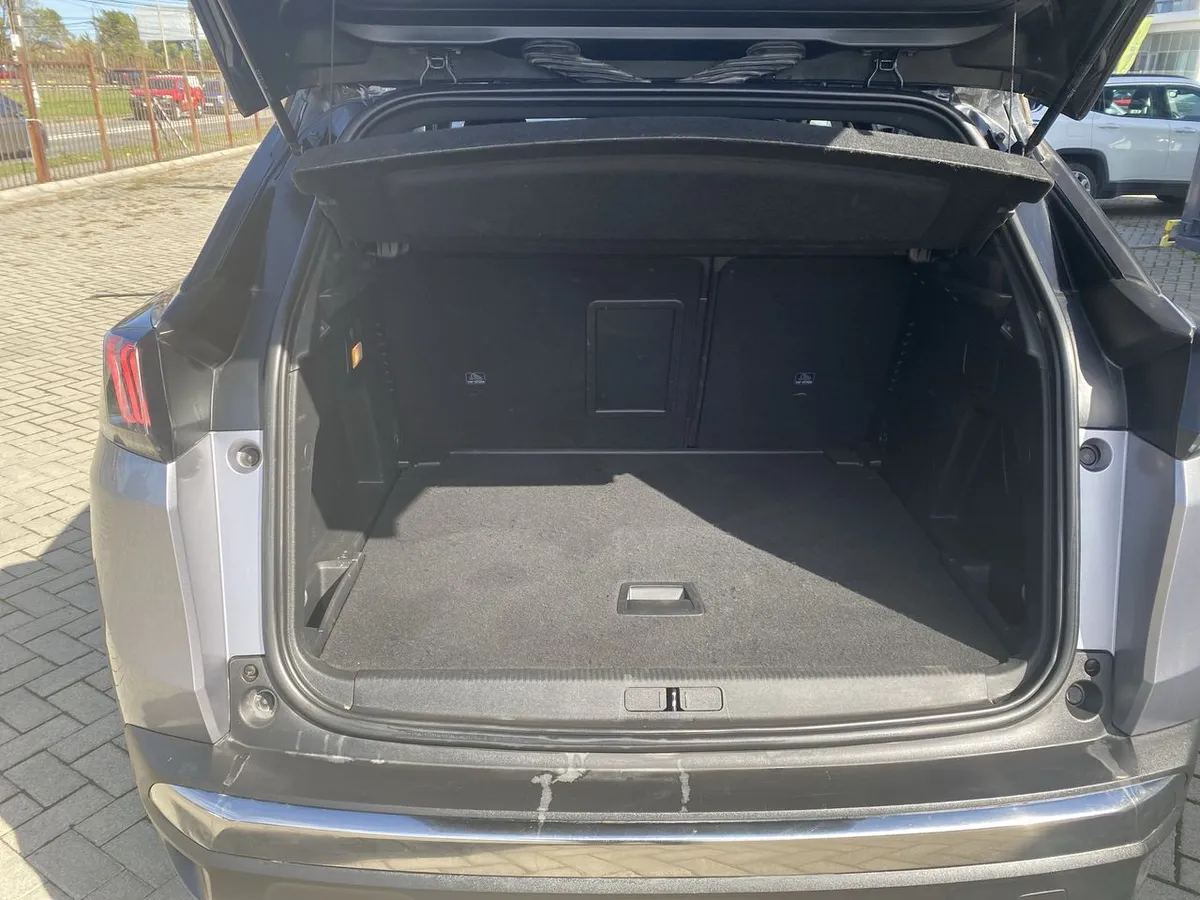 Peugeot 3008 1.5 Allure Pack Bluehdi 130 4x2 Eat8 5p año 2024