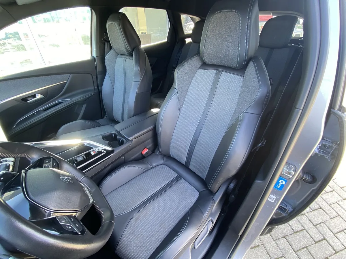 Peugeot 3008 1.5 Allure Pack Bluehdi 130 4x2 Eat8 5p año 2024