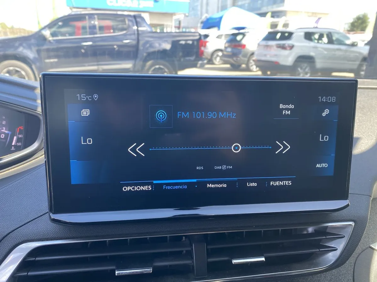Peugeot 3008 1.5 Allure Pack Bluehdi 130 4x2 Eat8 5p año 2024