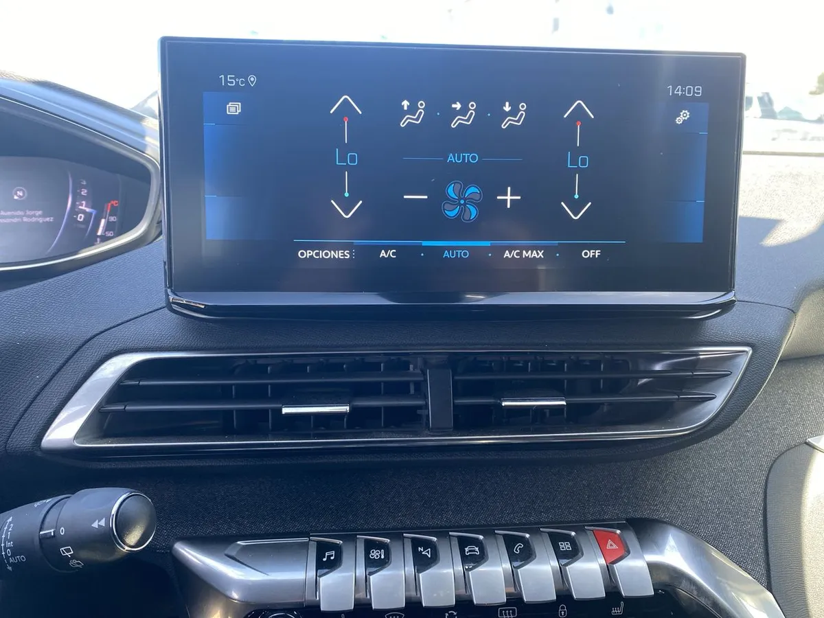 Peugeot 3008 1.5 Allure Pack Bluehdi 130 4x2 Eat8 5p año 2024