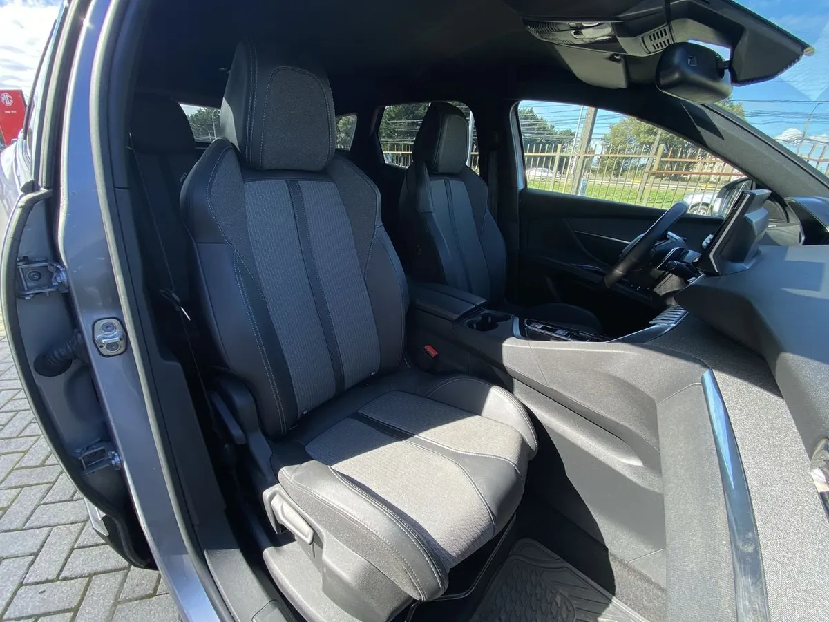 Peugeot 3008 1.5 Allure Pack Bluehdi 130 4x2 Eat8 5p año 2024