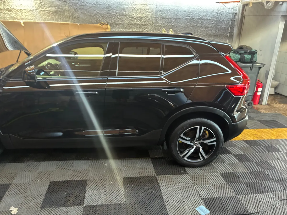 VOLVO XC40 1.5 T5 Hybrid R-Design At Hibrido año 2021