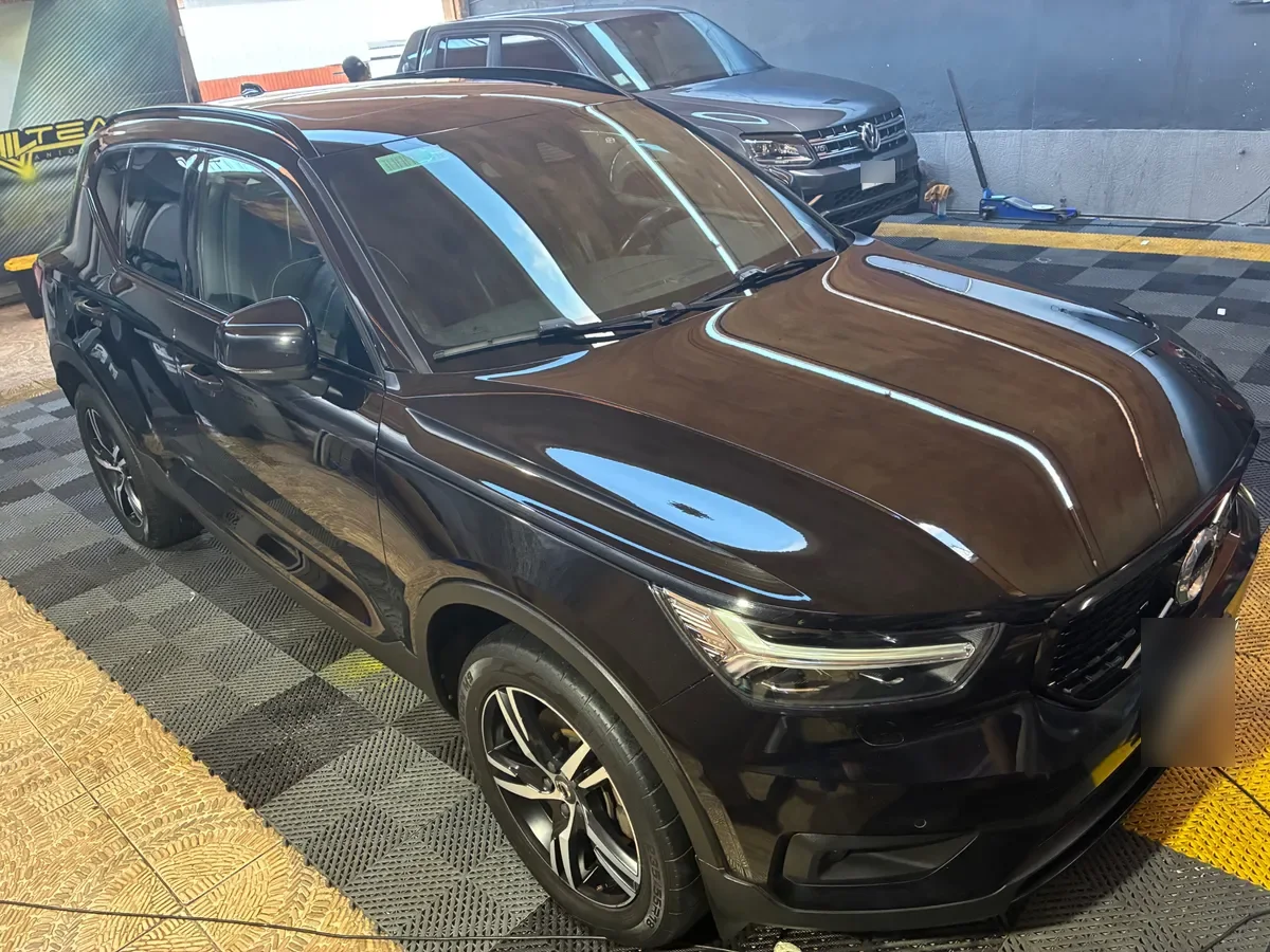VOLVO XC40 1.5 T5 Hybrid R-Design At Hibrido año 2021