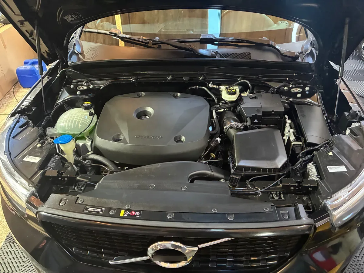 VOLVO XC40 1.5 T5 Hybrid R-Design At Hibrido año 2021