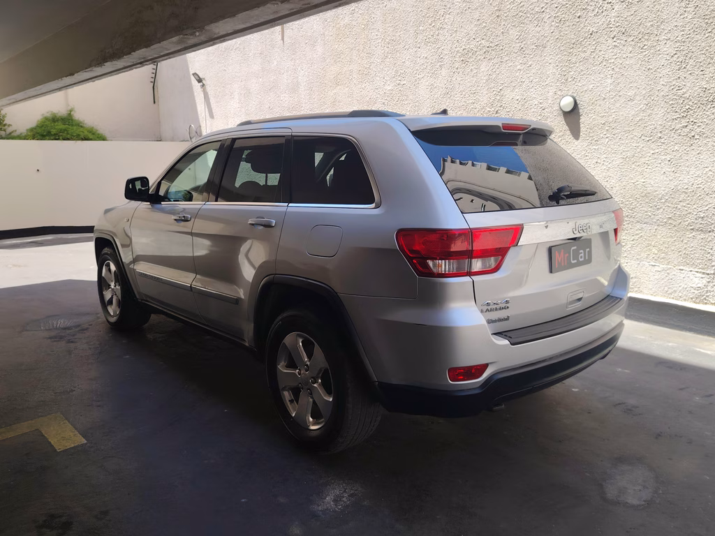 Jeep Grand Cherokee Laredo año 2011