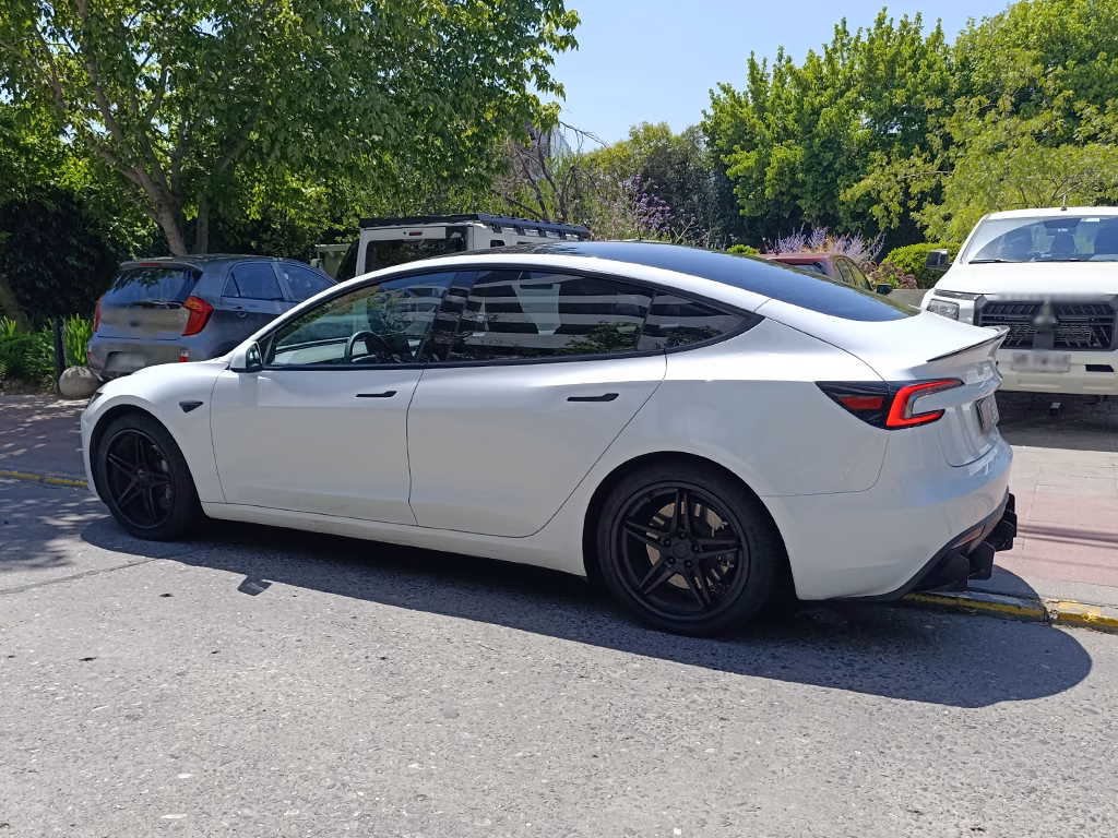 Tesla Model 3 Dual Motor-Long Range año 2025