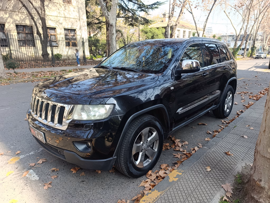 Jeep Grand Cherokee Laredo 4x4 año 2012