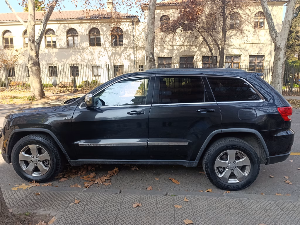 Jeep Grand Cherokee Laredo 4x4 año 2012