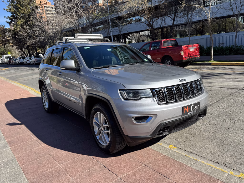 Jeep Grand Cherokee Laredo 4x4 año 2018
