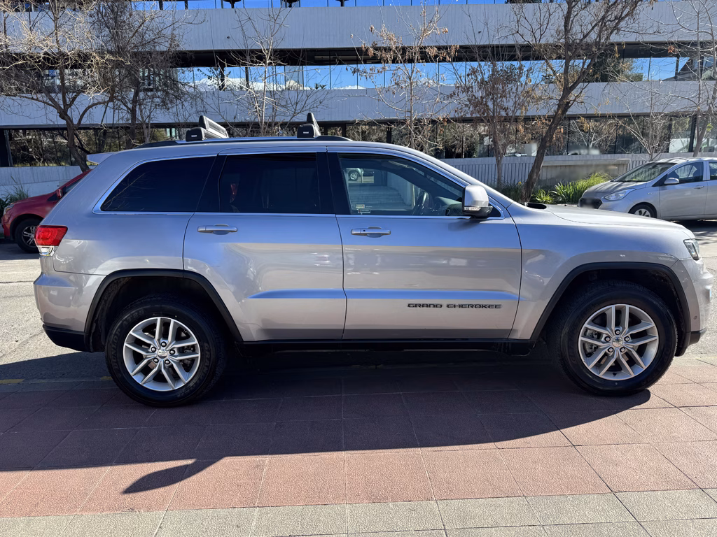 Jeep Grand Cherokee Laredo 4x4 año 2018