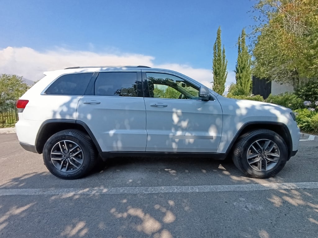 Jeep Grand Cherokee Laredo 4x4 año 2019