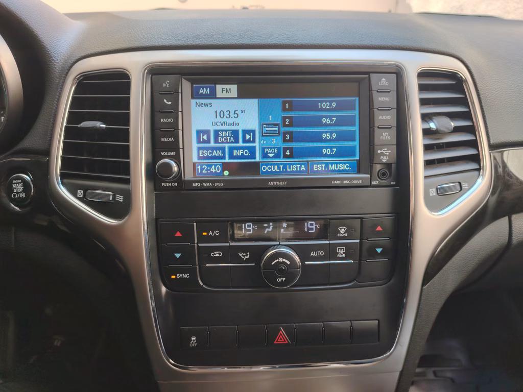 Jeep Grand Cherokee Laredo año 2011