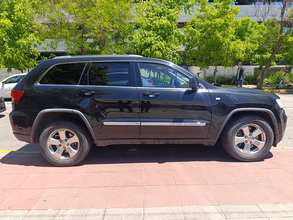 Jeep Grand Cherokee Laredo 4x4 año 2012