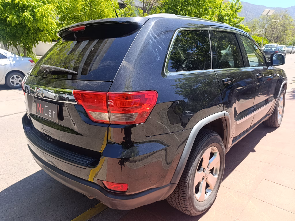 Jeep Grand Cherokee Laredo 4x4 año 2012