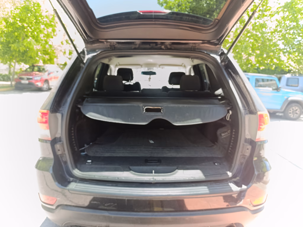 Jeep Grand Cherokee Laredo 4x4 año 2012